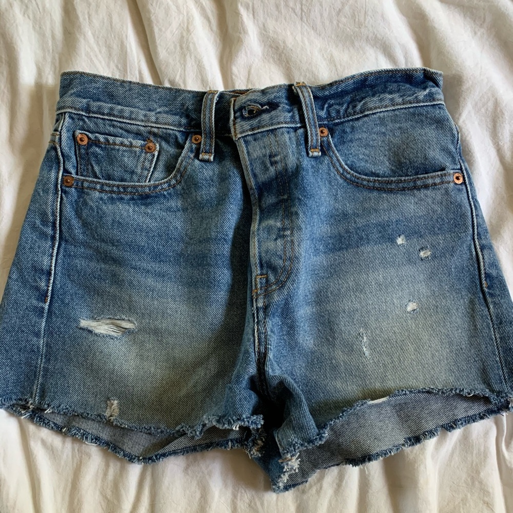 Levi’s wedgie fit shorts
